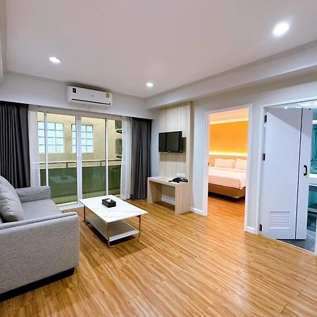 Miloft Sathorn Hotel - Sha Plus Certified Bangkok Exterior foto A typical apartment in Bangkok, Thailand