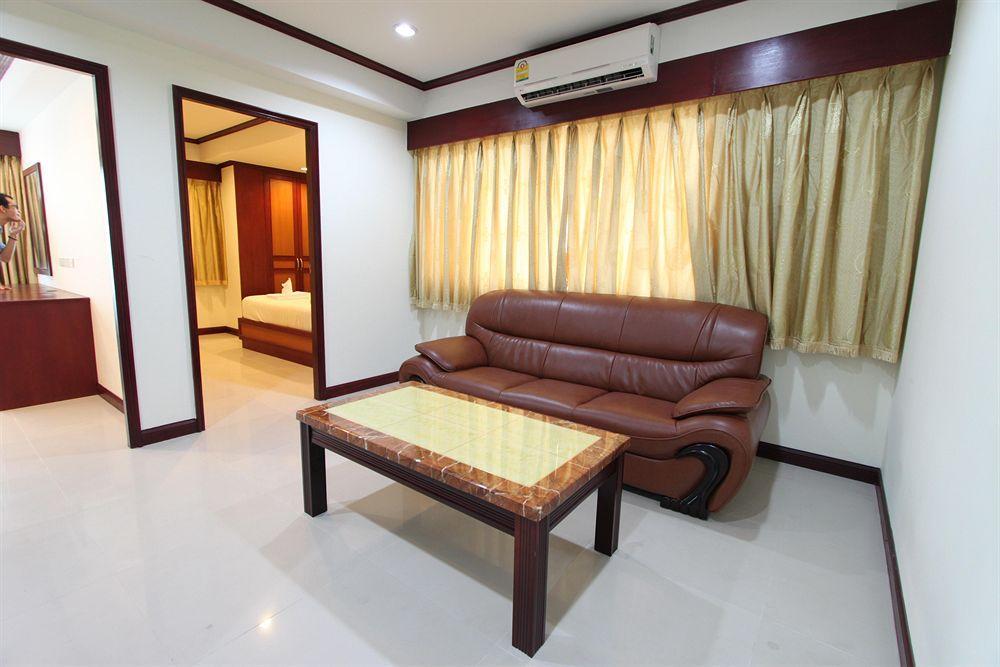 Miloft Sathorn Hotel - Sha Plus Certified Bangkok Exterior foto A living room in a condominium